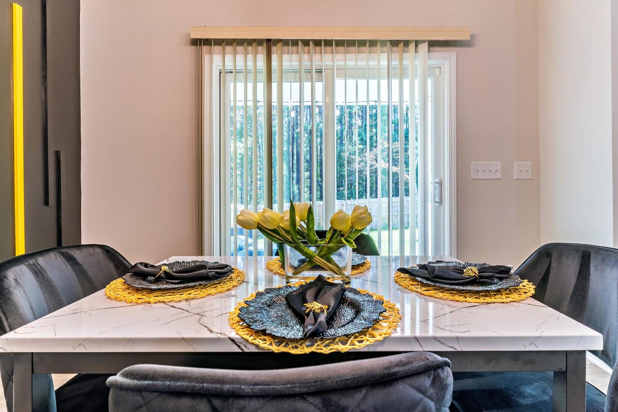 Villa Raleigh Luxe Family Retreat- 15 Min To Downtown, Kids Gear, Fast Wifi For Wfh, Ev & Pet Friendly Exterior foto